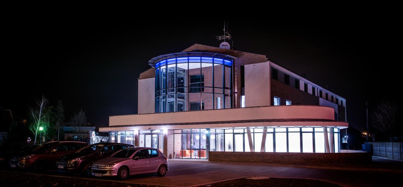 Hotel Kosma Kozmin Buitenkant foto