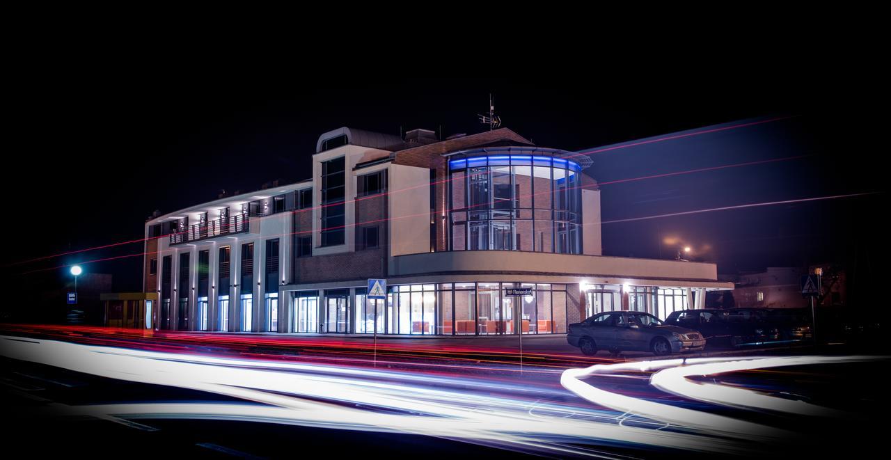 Hotel Kosma Kozmin Buitenkant foto