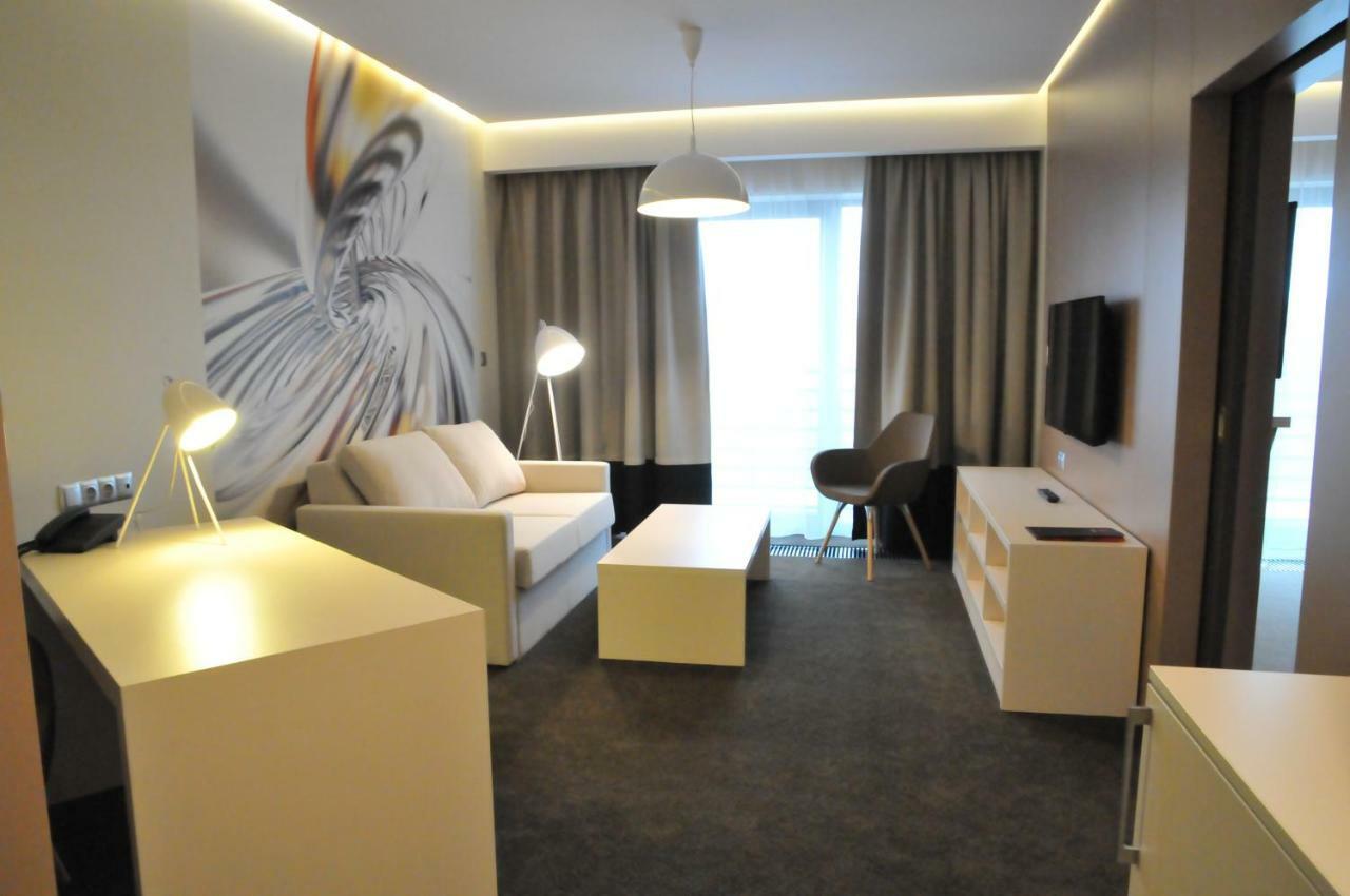 Hotel Kosma Kozmin Buitenkant foto