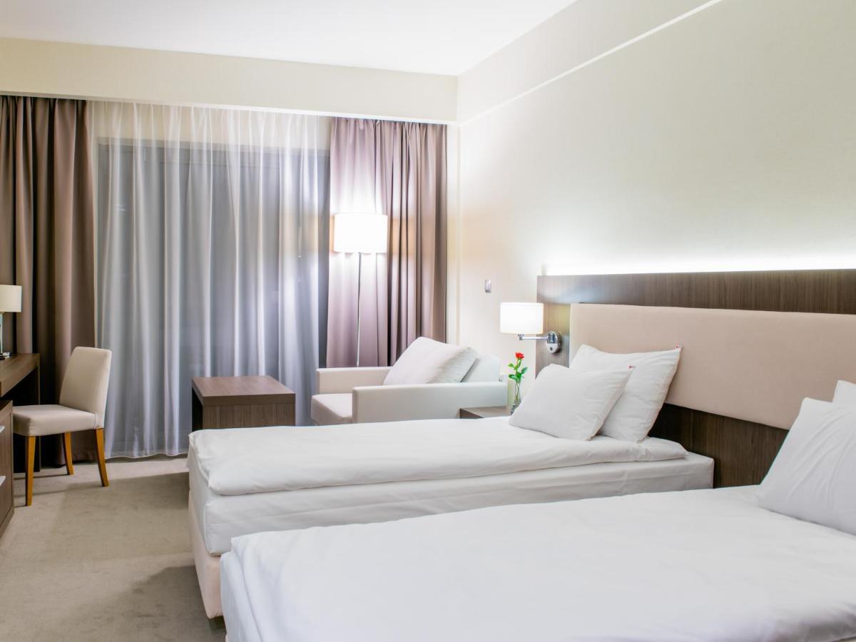 Hotel Kosma Kozmin Buitenkant foto