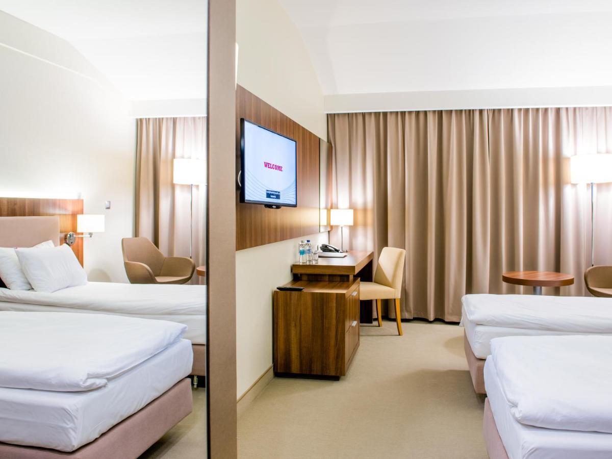 Hotel Kosma Kozmin Buitenkant foto