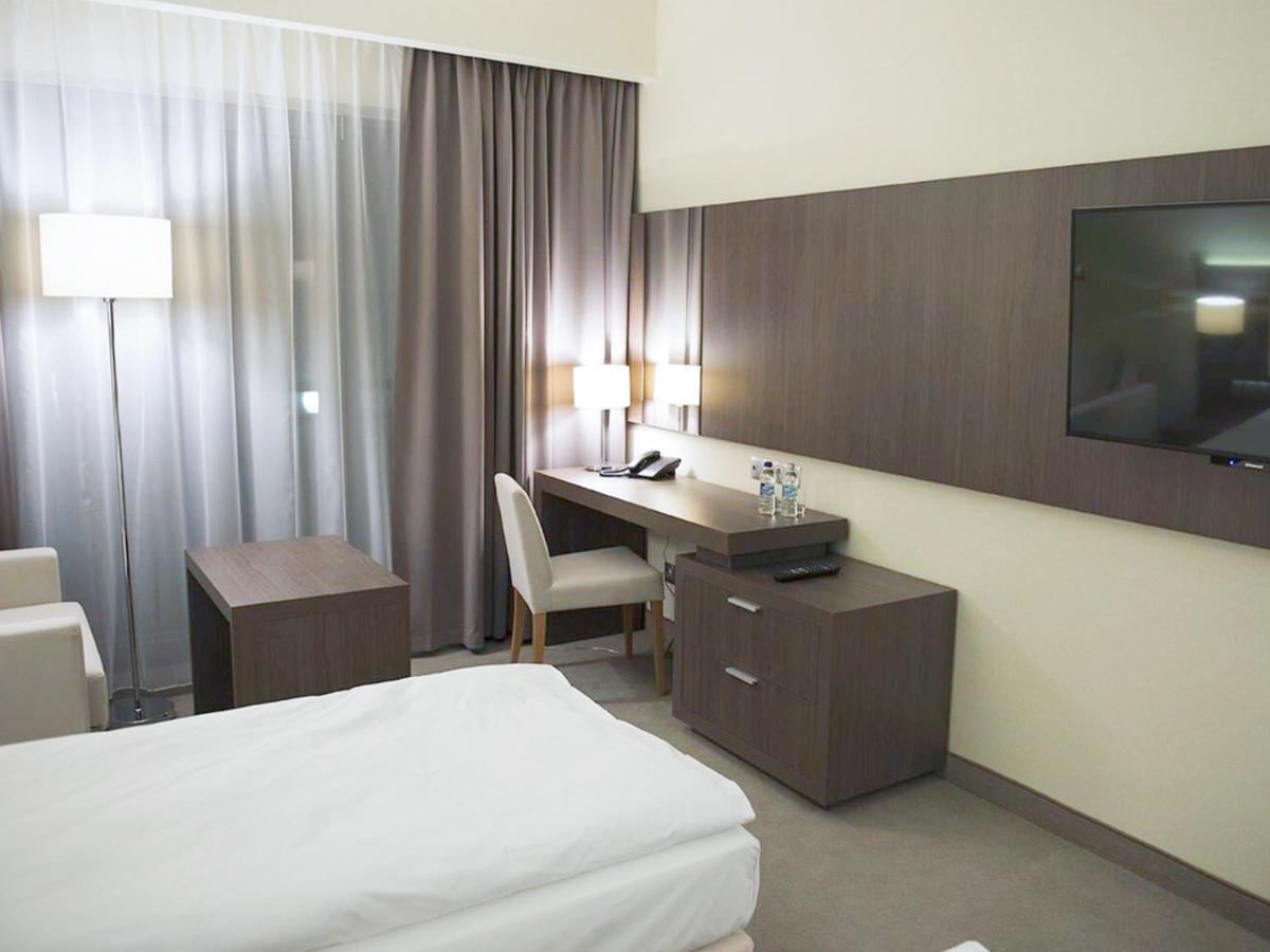Hotel Kosma Kozmin Buitenkant foto