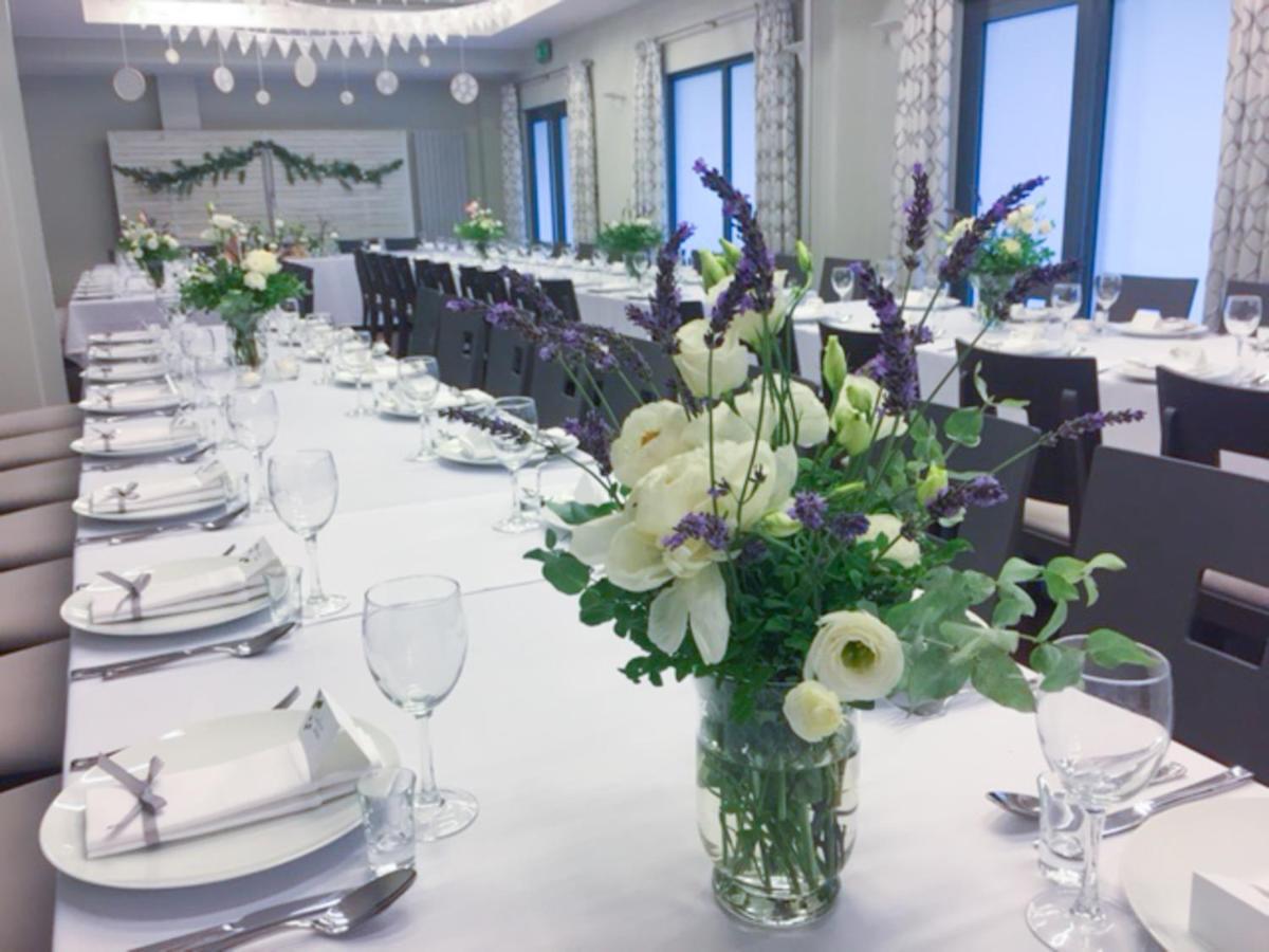 Hotel Kosma Kozmin Buitenkant foto
