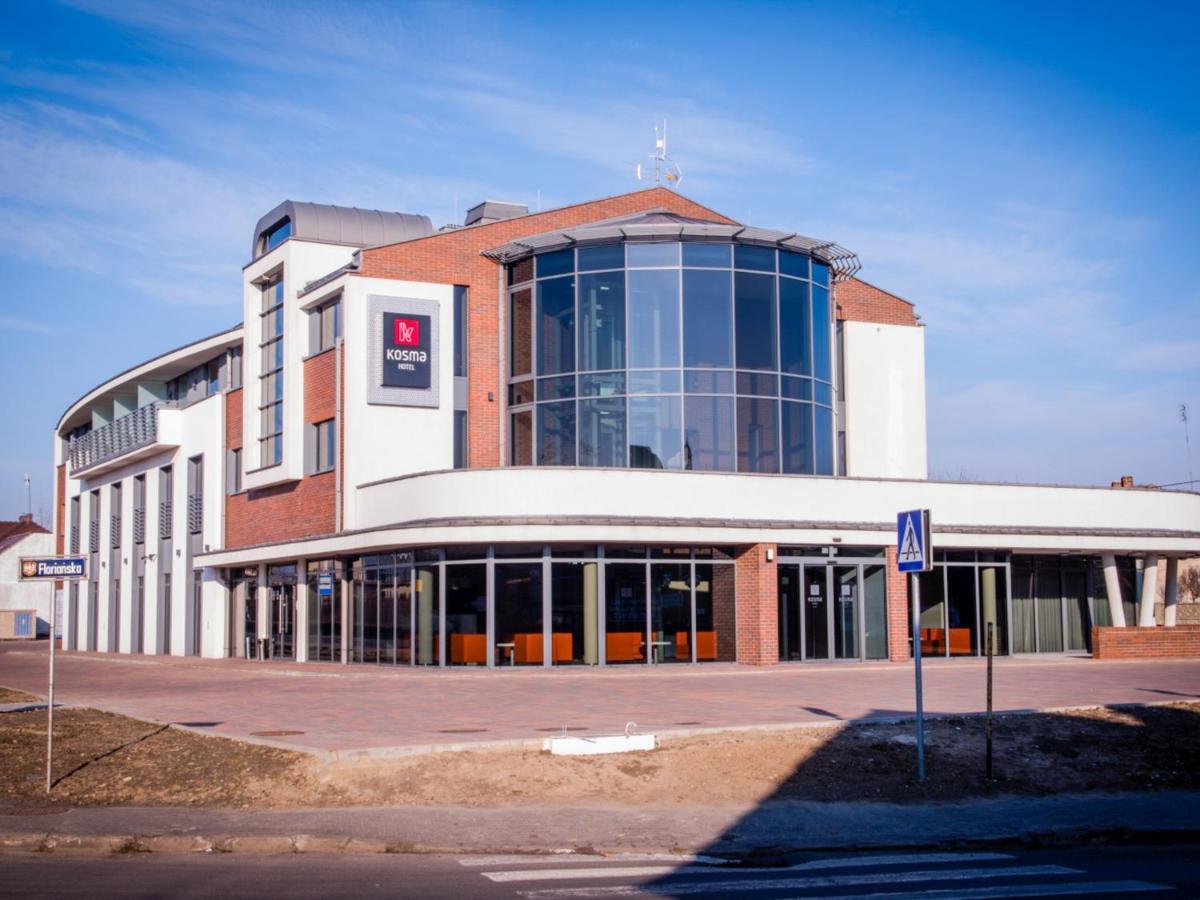 Hotel Kosma Kozmin Buitenkant foto